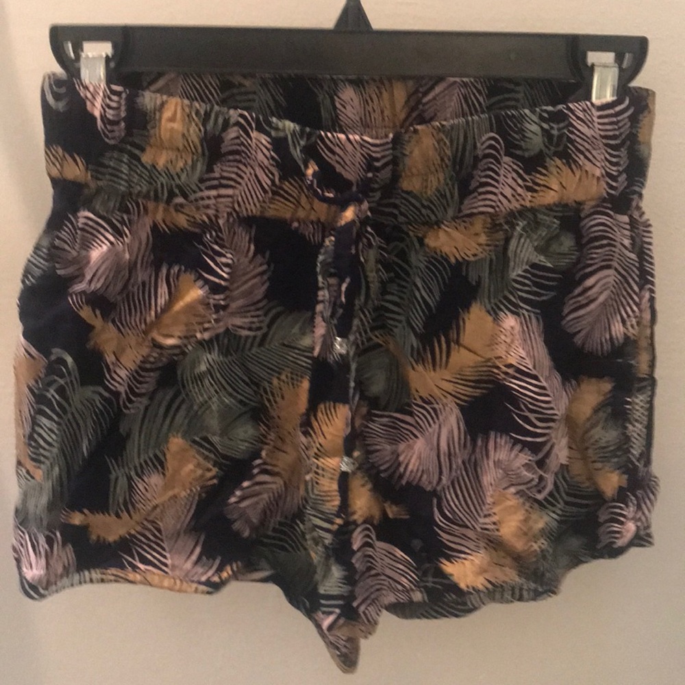 Printed shorts with stretchy tie waist